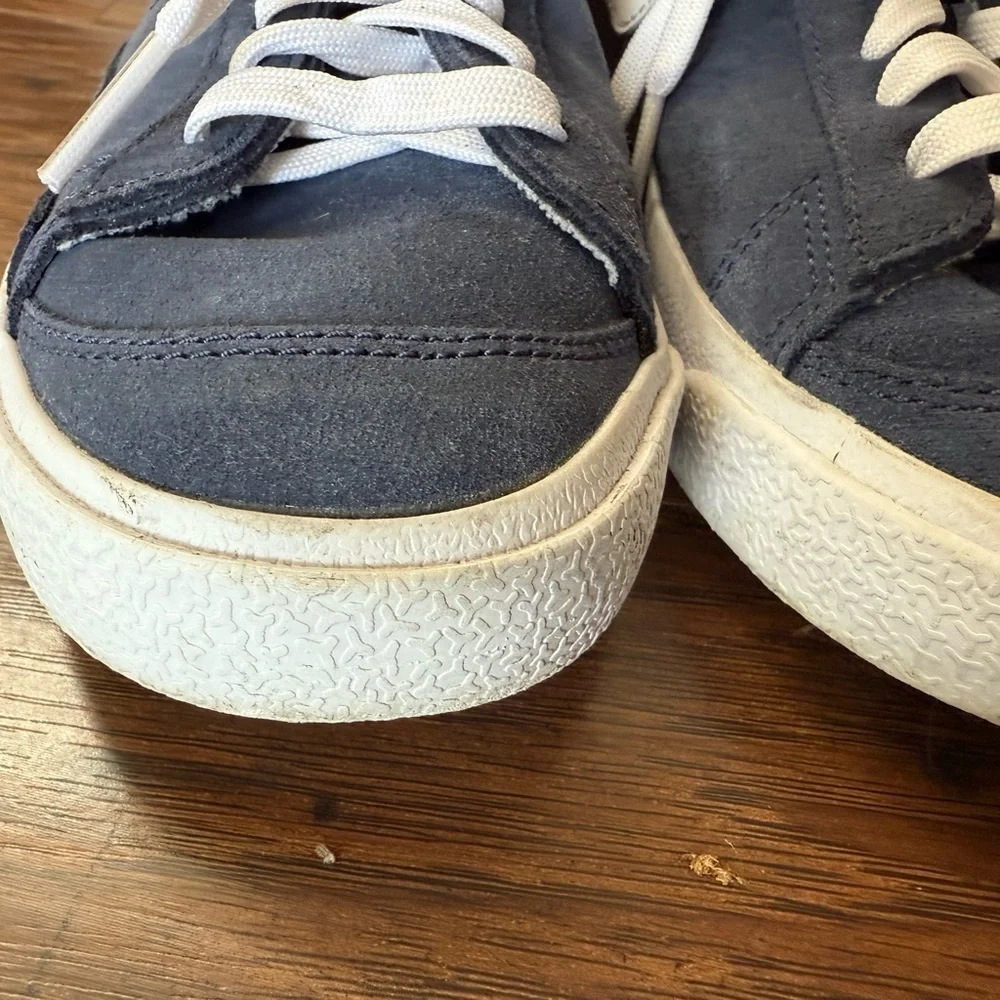 Nike Blazer ‘77 low Navy and White Suede Sneakers-Size 4.5